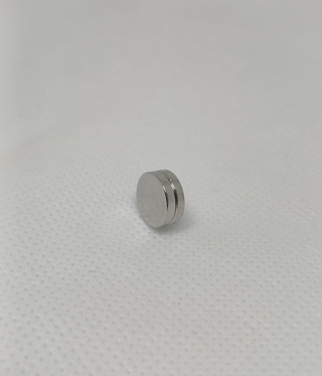 Magnetic earrings
