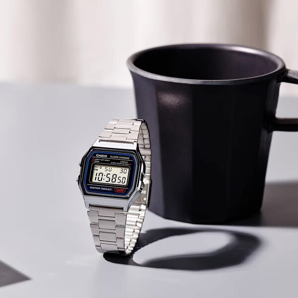 Montre numérique étanche rétro