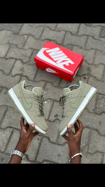Nike dunk low prm