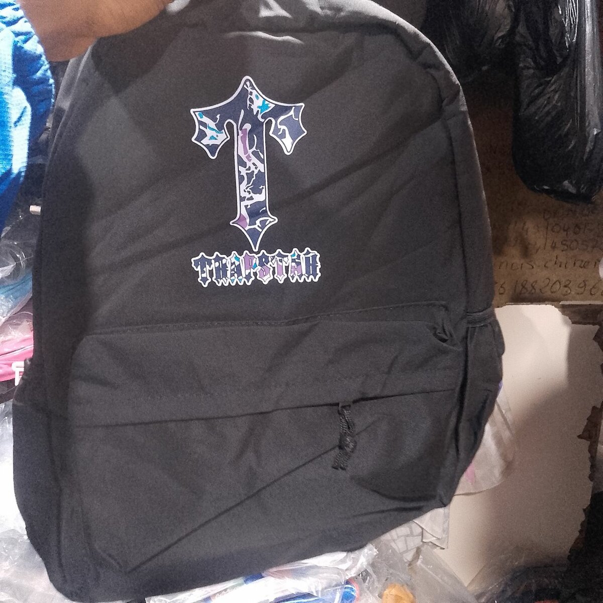 Sac à dos noir graphique tendance