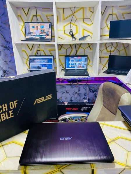 Asus vivobook 15   AMD Radeon A4 ( core i3