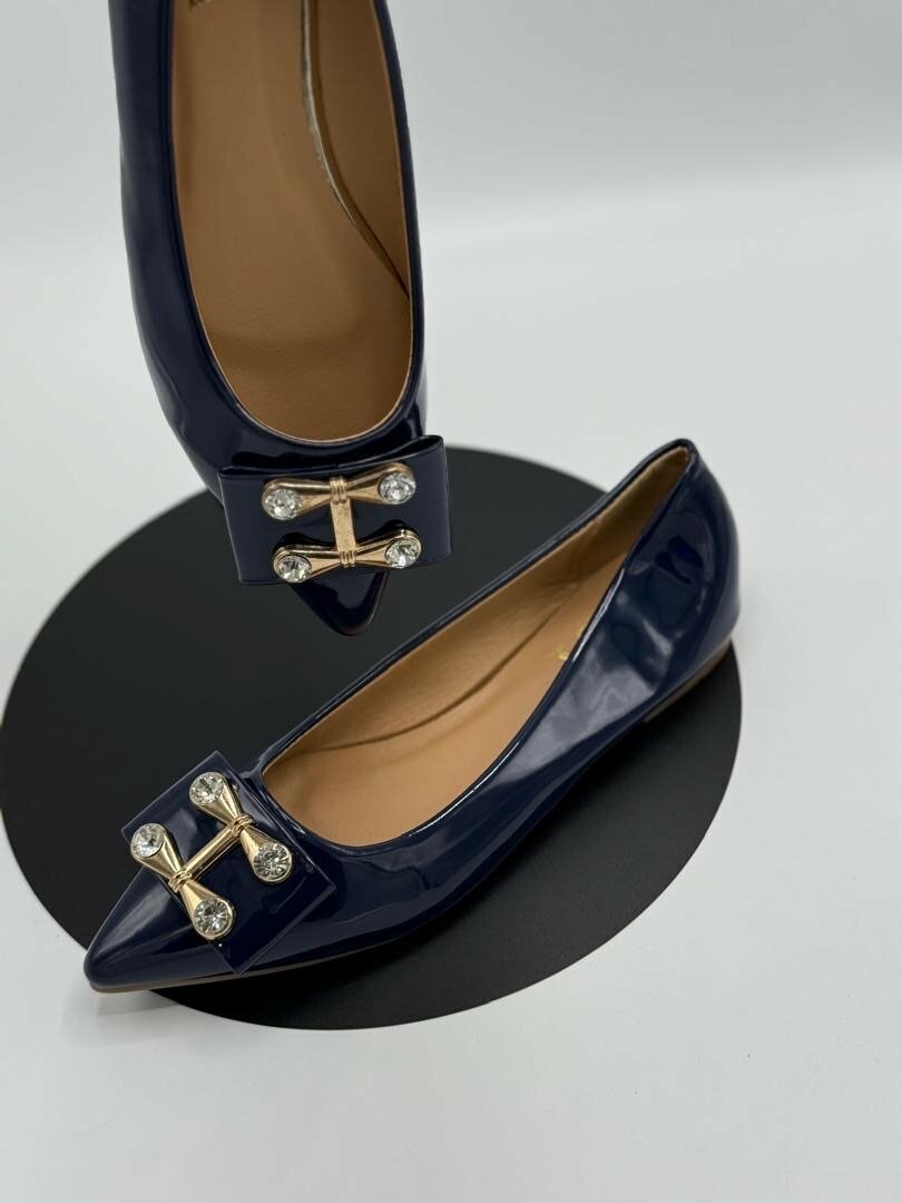 Flat shoe