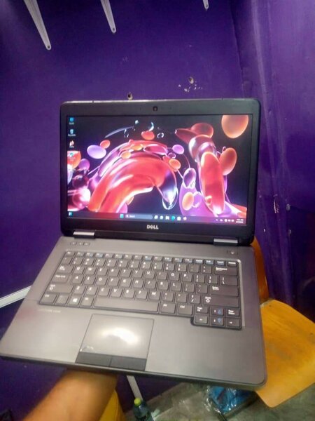Dell latitude i3 5th Gen