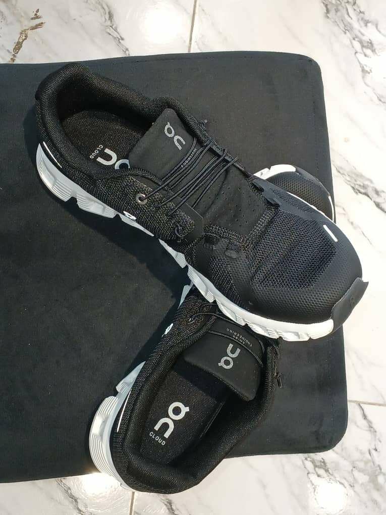 One cloud sneakers