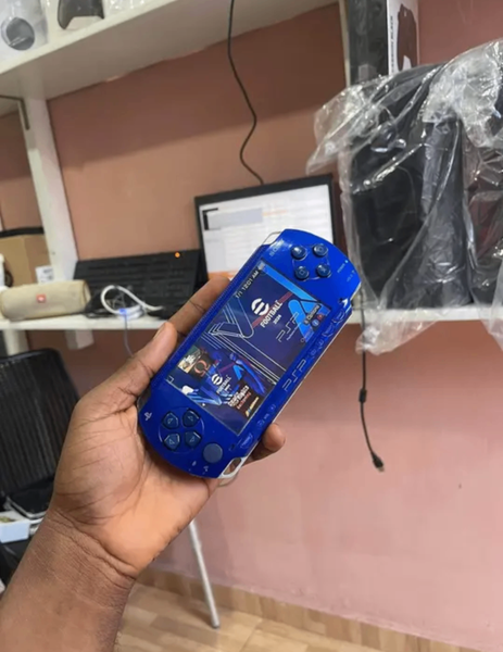 Console Portable PSP avec Accessoires