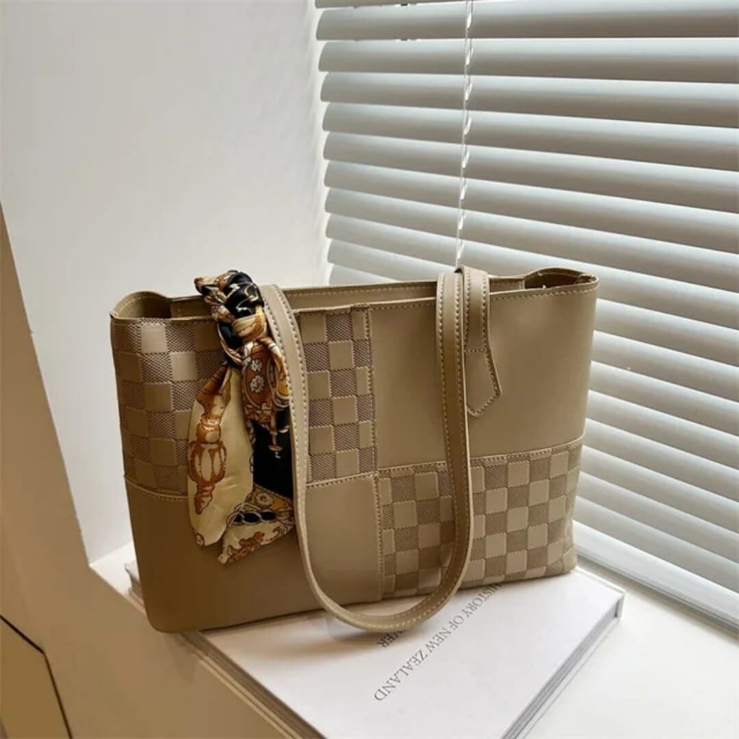 Sac à main élégant avec écharpe