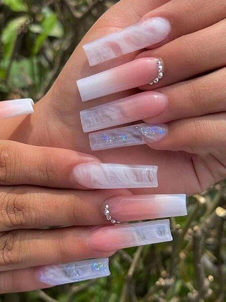 Ongles en acrylique élégants