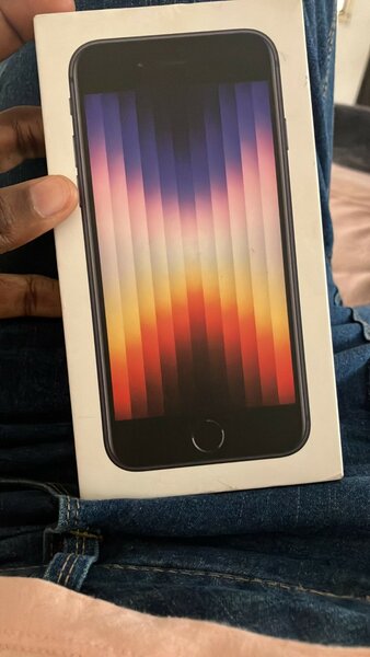 iPhone SE 3 locked