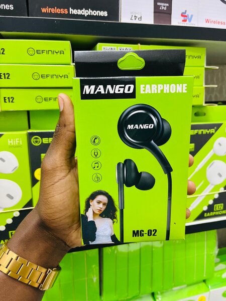 Headphones (wired)
