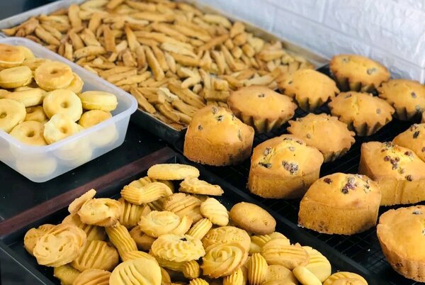 Mini doughnut, chips, biscuit.