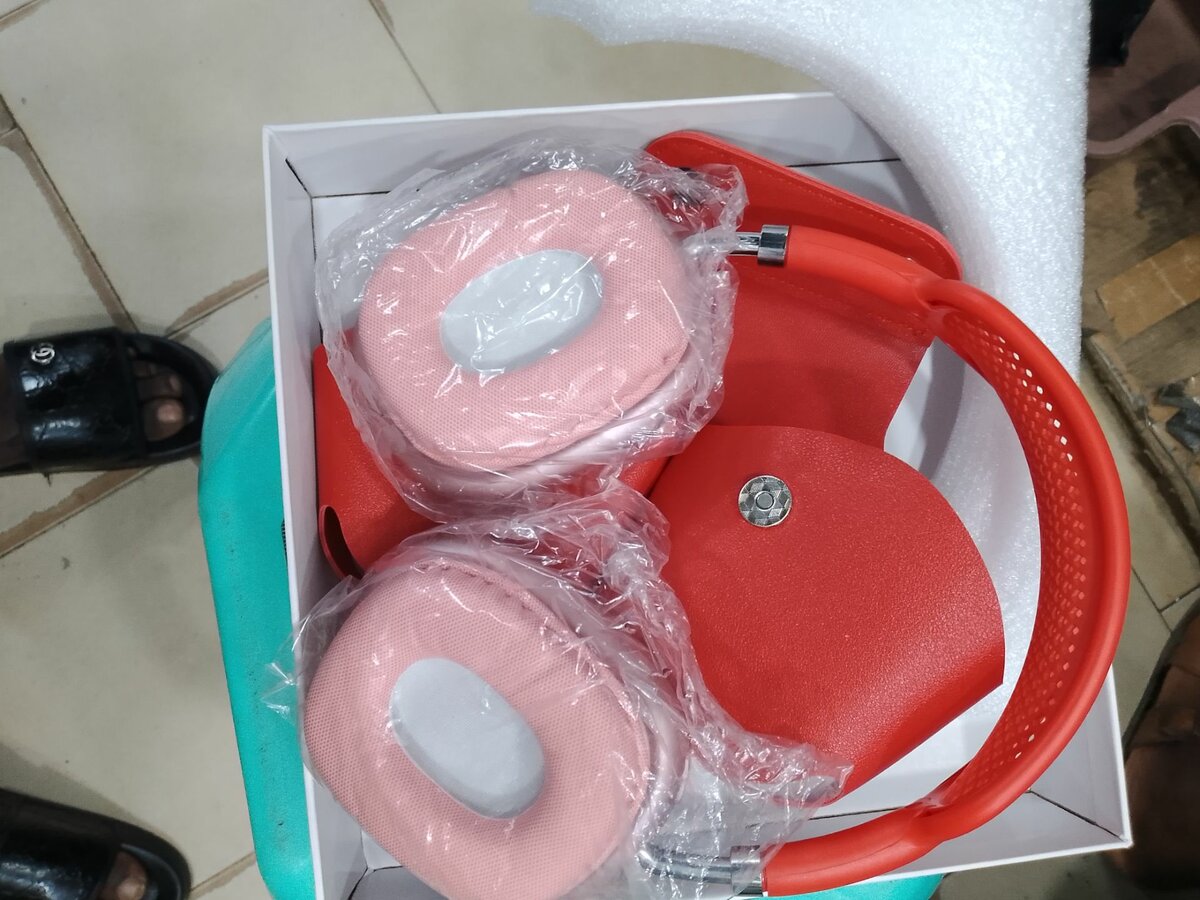 Apple headphone