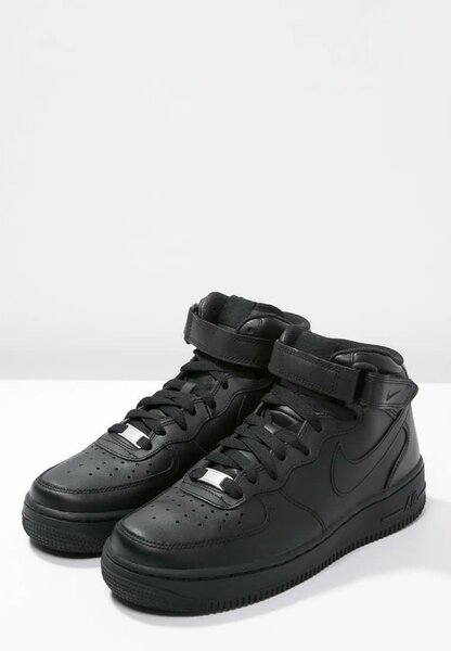 BASKETS NIKE