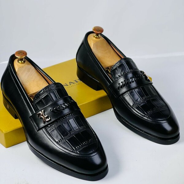 Mens easy wear shoe