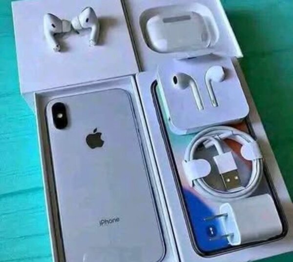iPhone avec AirPods Pro