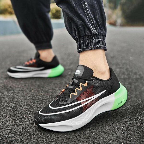 NIKE ZOOM