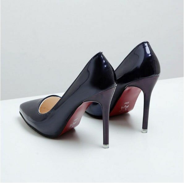 *RED BOTTOM HEEL*