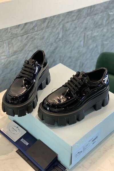 Dress shoe