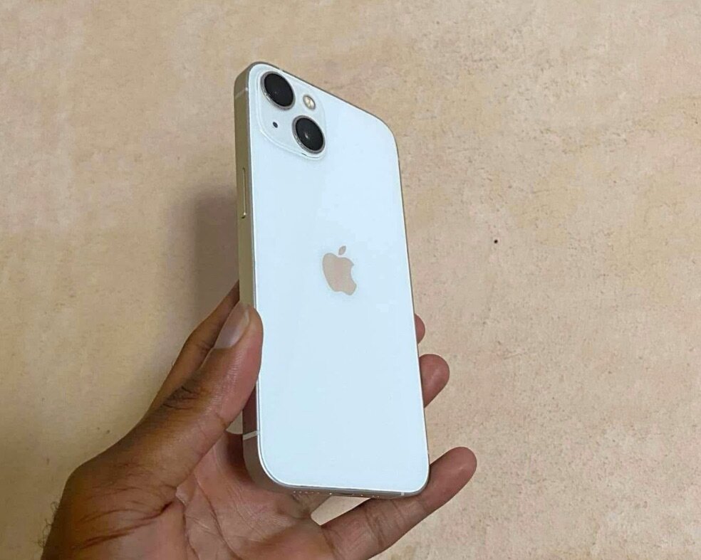 iPhone 13 simple