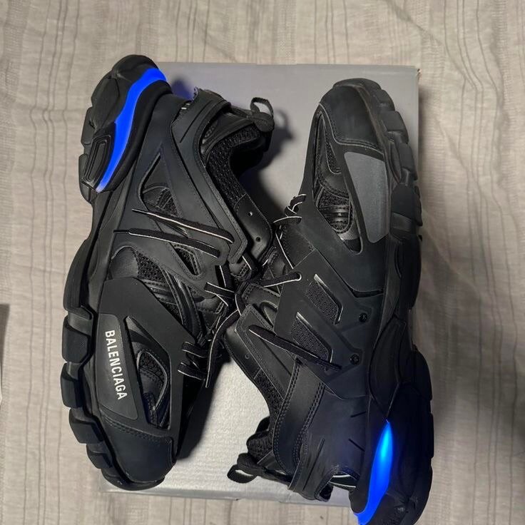 Balenciaga track