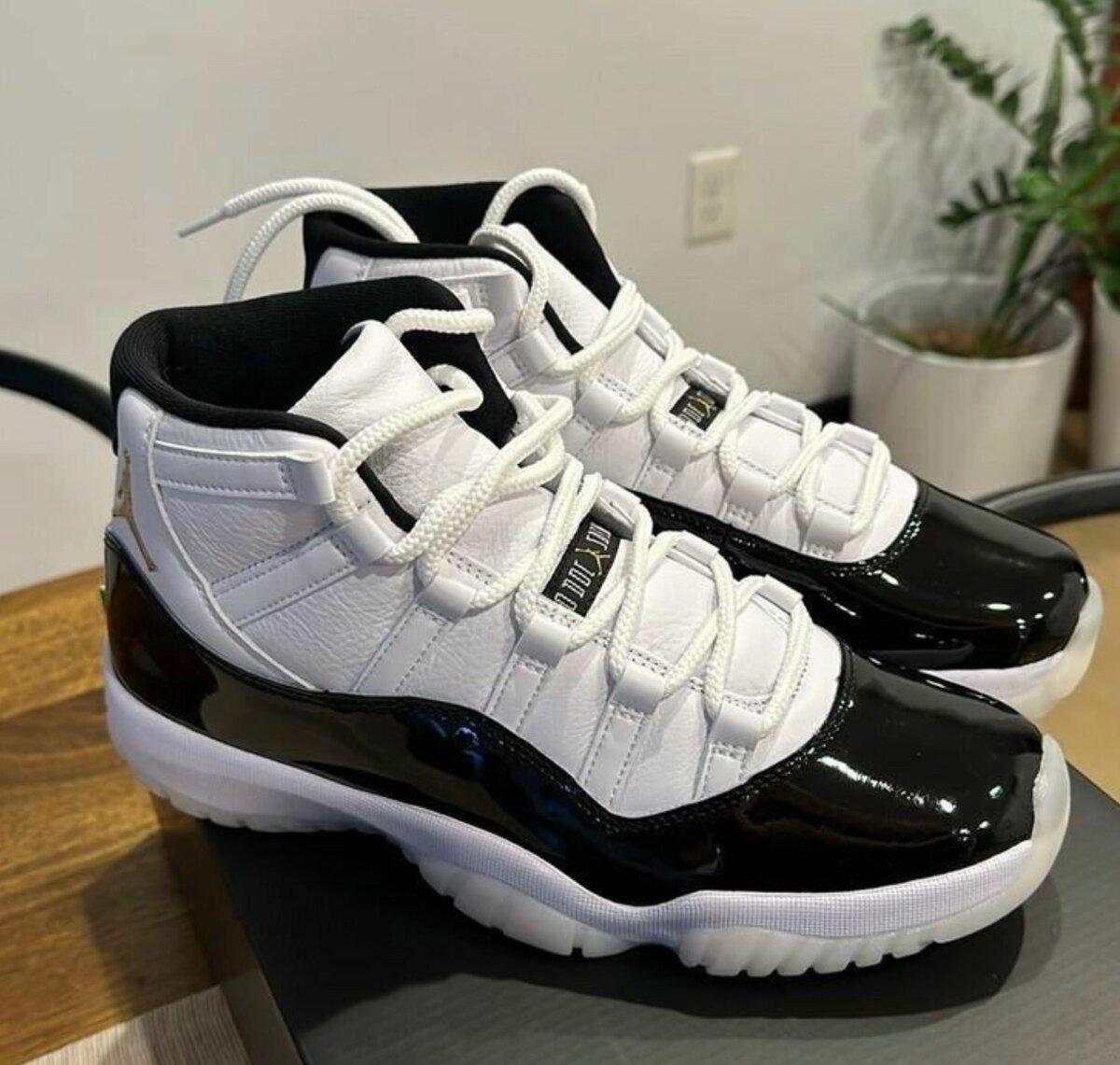 JORDAN 11 RETRO
