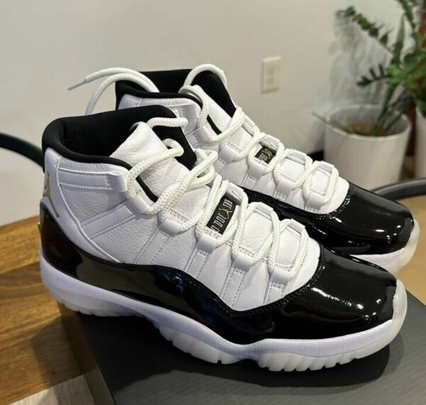 JORDAN 11 RETRO