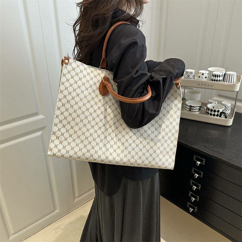 Grand sac à main élégant