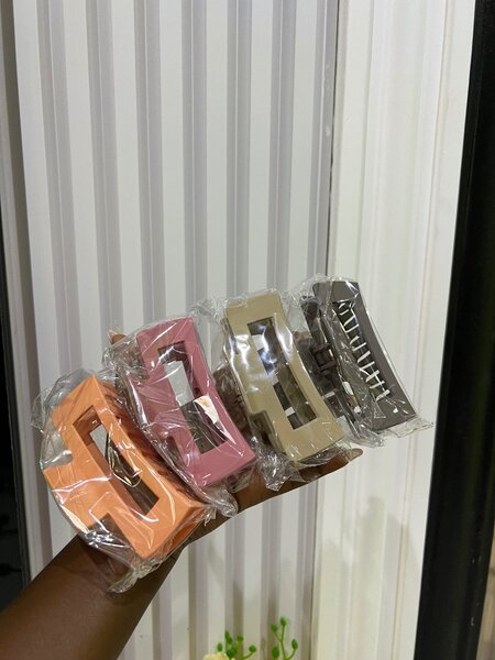 Claw clips