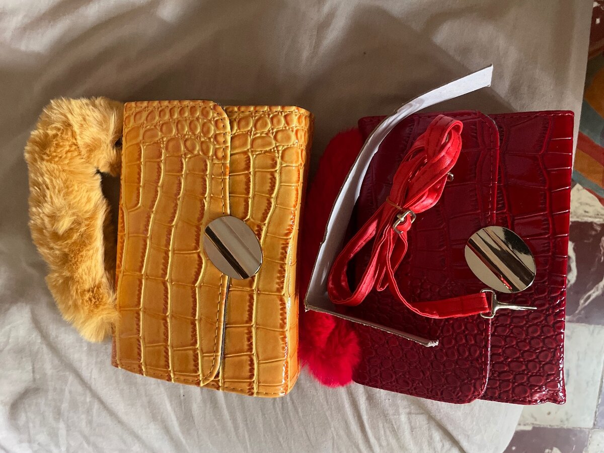 Sac à main en cuir texturé