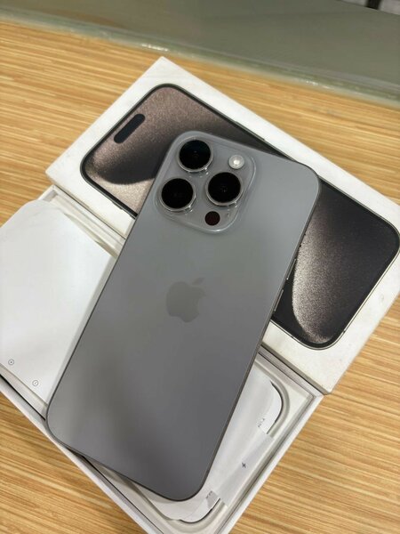 *IPHONE 15 PRO 128GIGA ÉTAT 10/10  prix : 500.000f