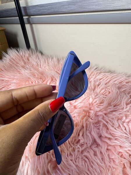 SUNGLASSES