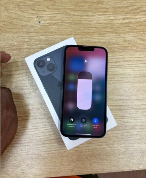 iPhone 13 simple noir