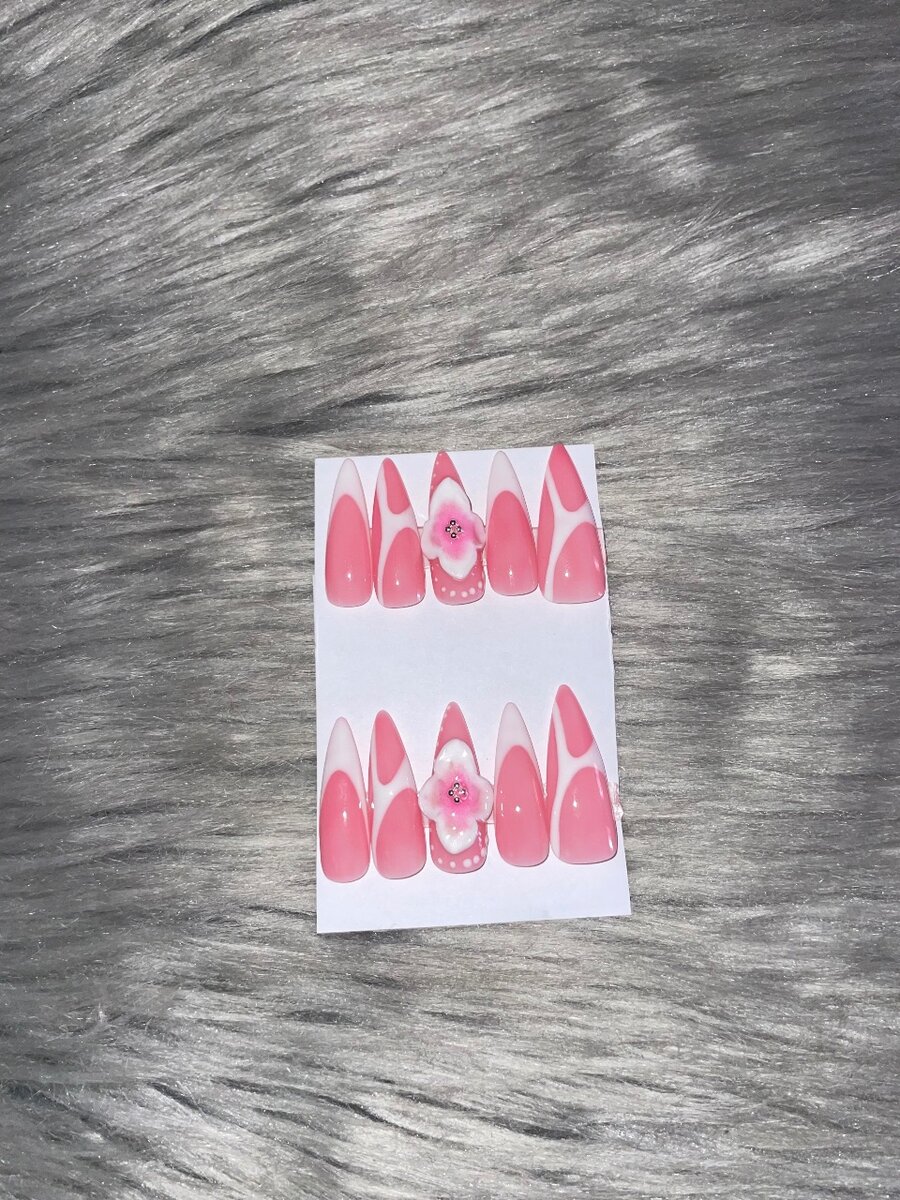 Press on nails