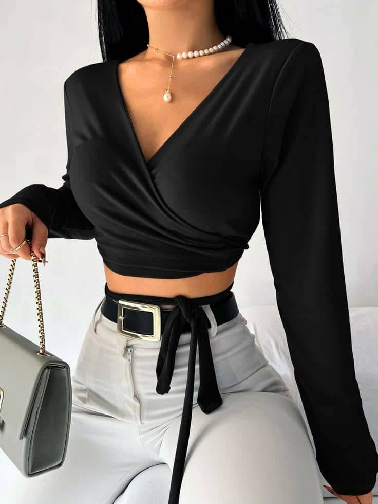 Top croisé noir élégant