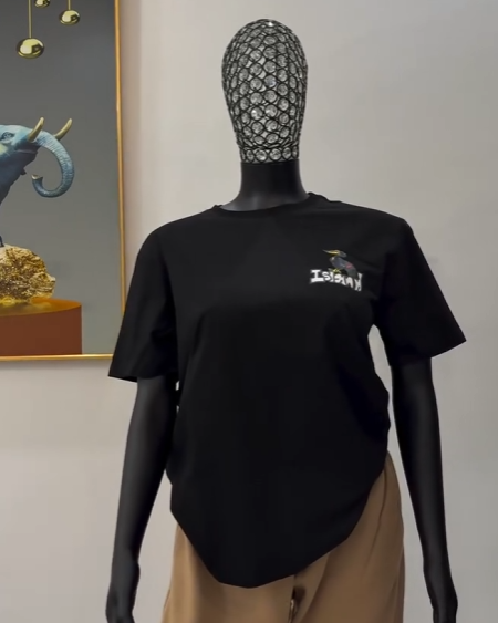 T-shirt black