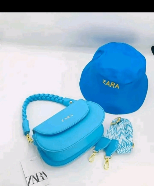 Ensemble bleu sac et chapeau