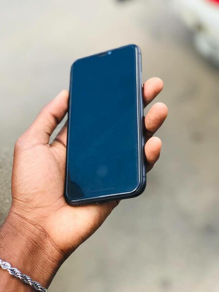 IPHONE 11 UK BRAND