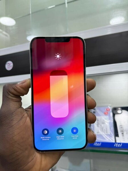 iPhone 13 simple