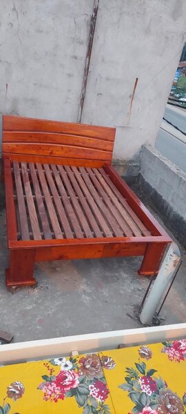Lit en bois massif