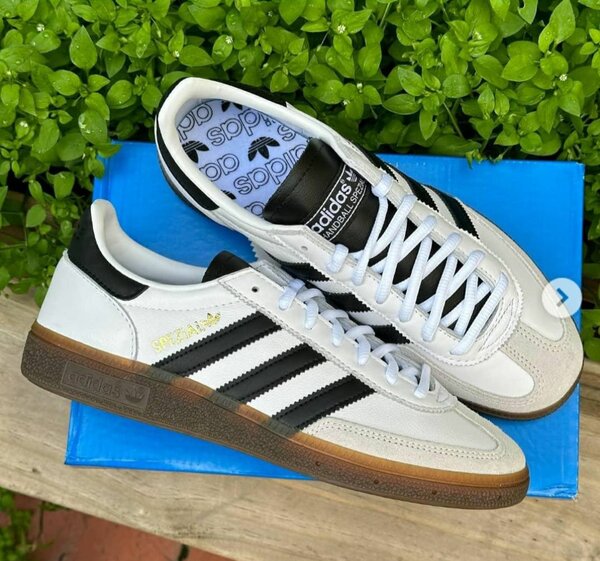 Sneakers hub