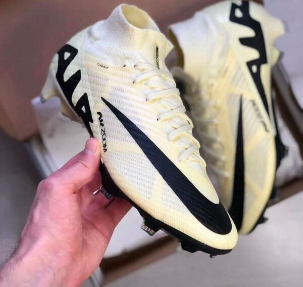 PAIRE DE MAGRE NIKE