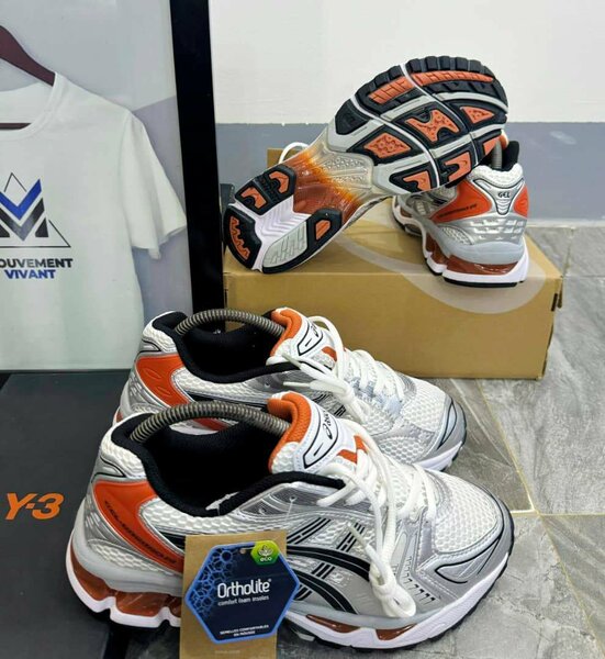 Asics Sneakers