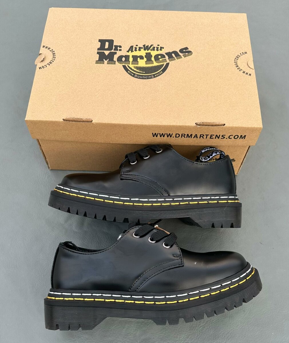 Chaussures noires Dr. Martens