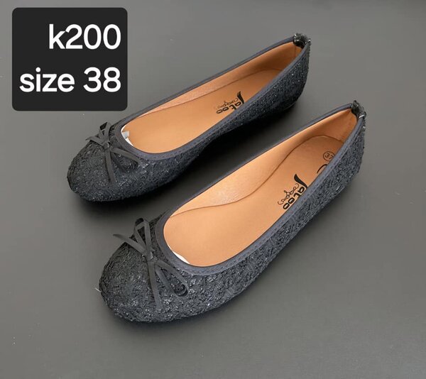 Women's pumps black