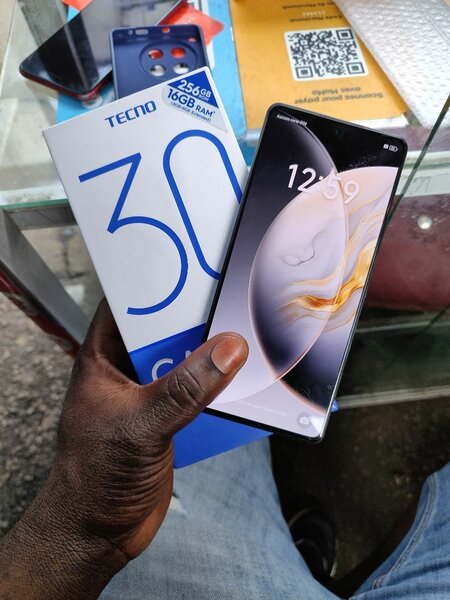 Tecno CAMON 30