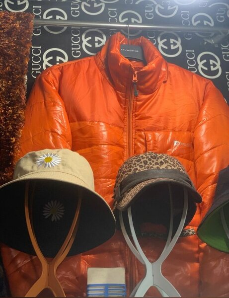Caps