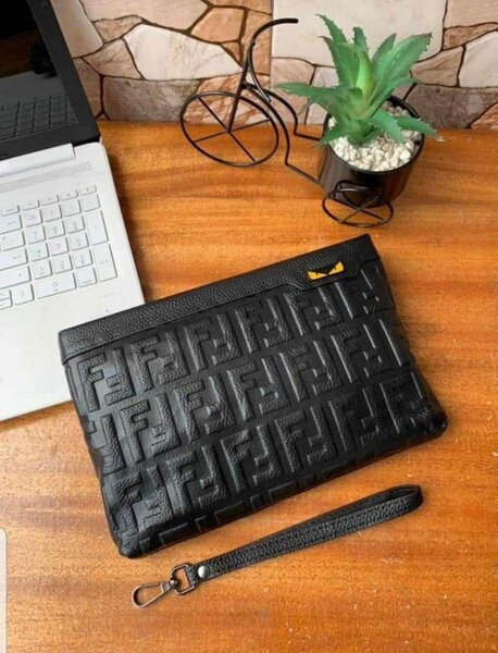 Pochette en cuir élégante