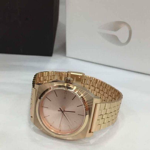 Nixon watches