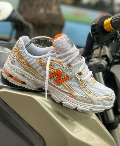 New Balance 740