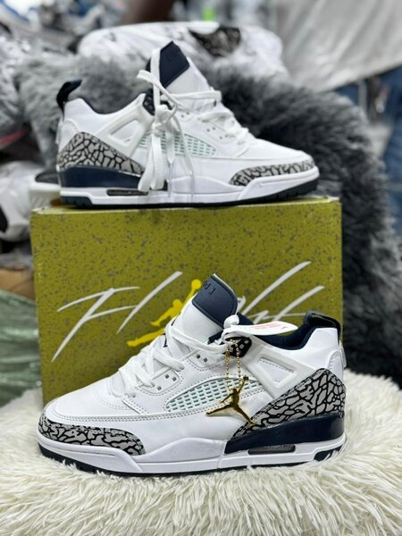 Nike rétro 4 future