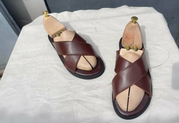 Sandales en cuir homme élégantes